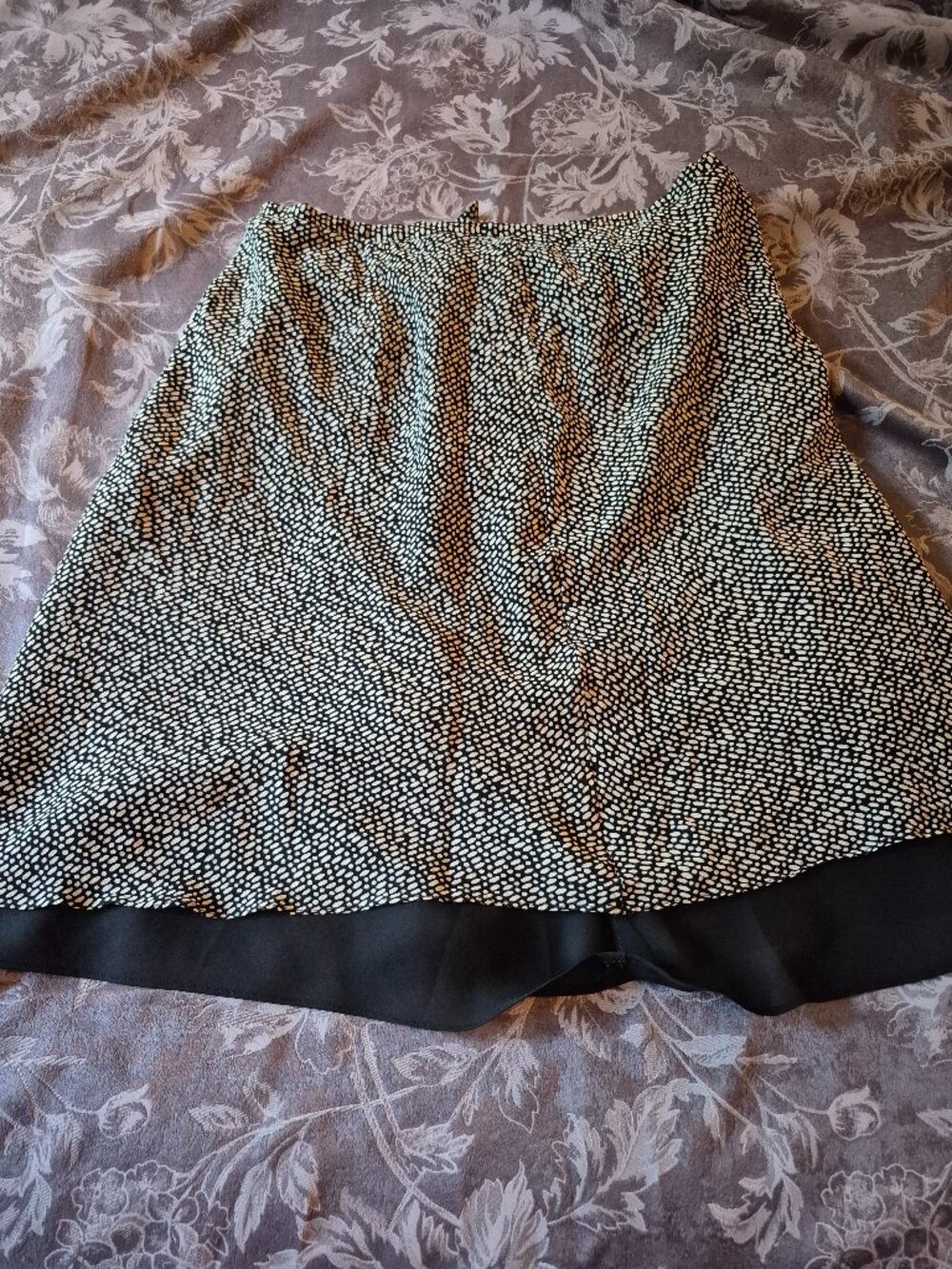 Ann Taylor size 8 silk Aline flowy skirt black/cream